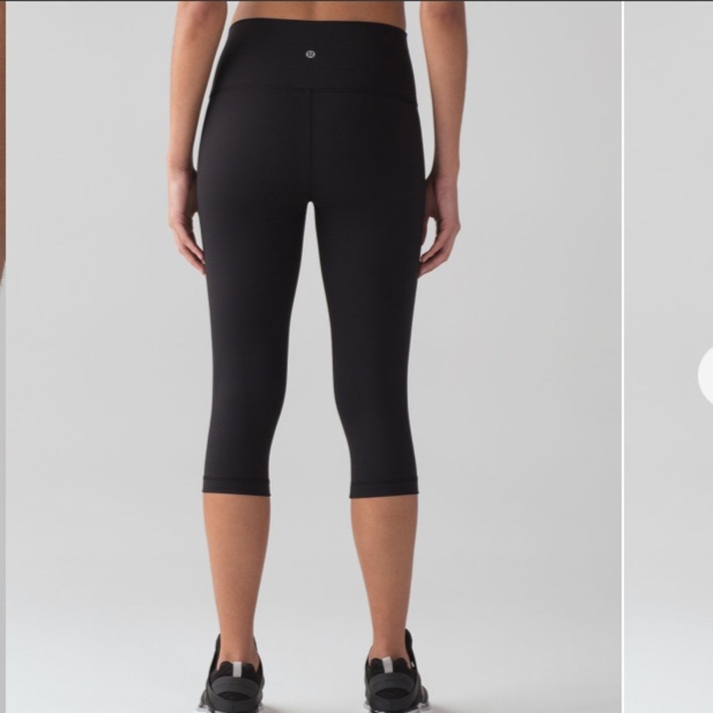 Lululemon Wunder Under 1/2 Tight 18”
